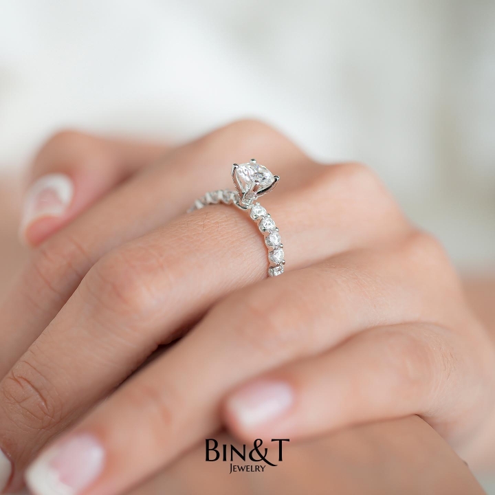 U-PRONG ROUND PAVE RING