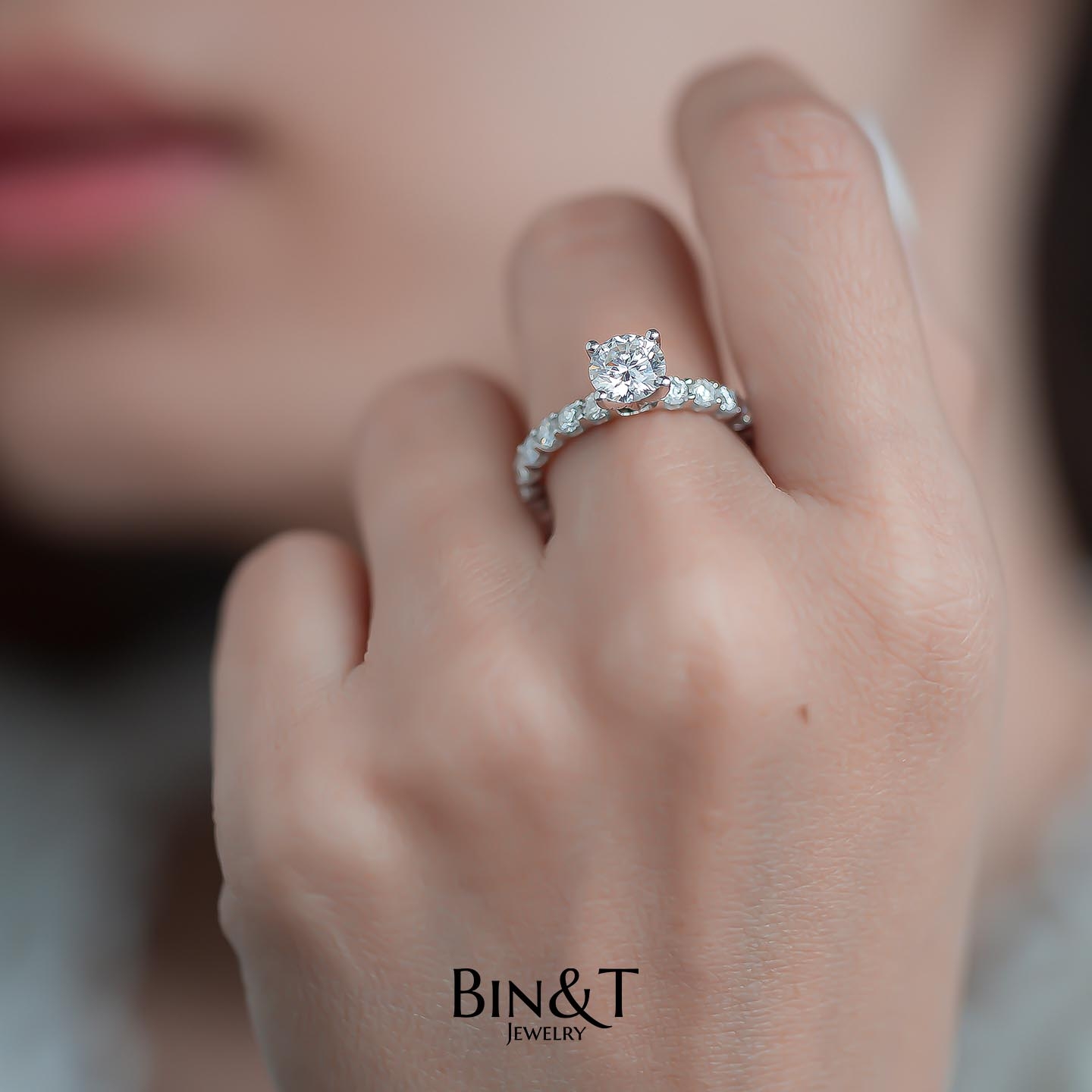 U-PRONG ROUND PAVE RING