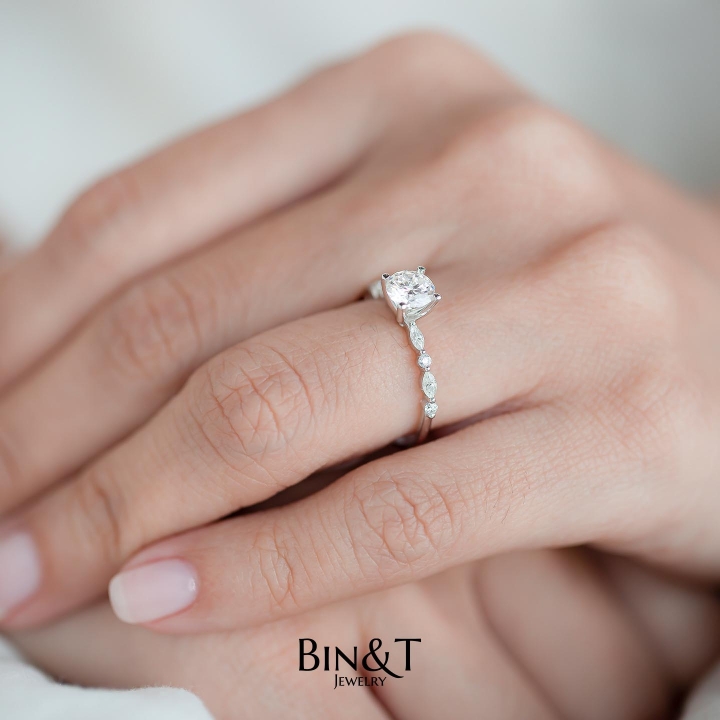 DAISY RING