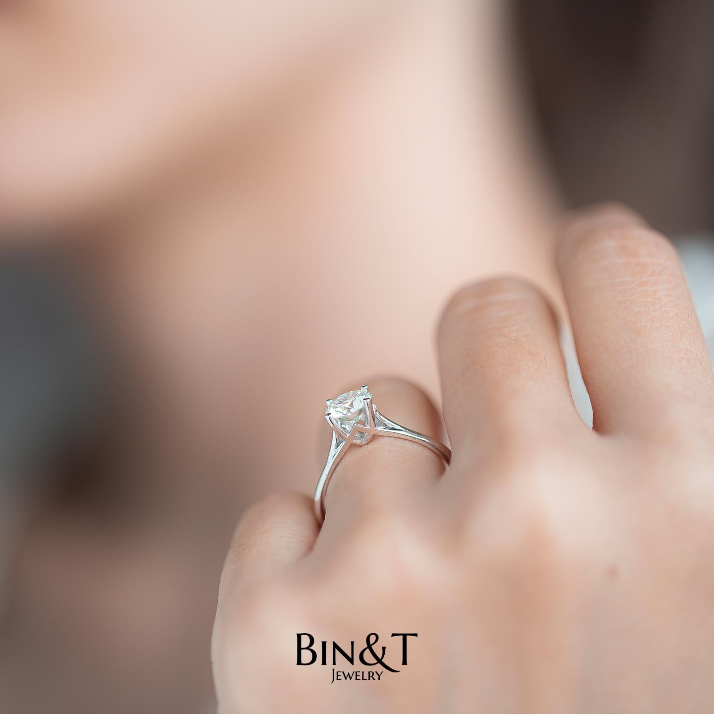 4-PRONG CLASSIC RING