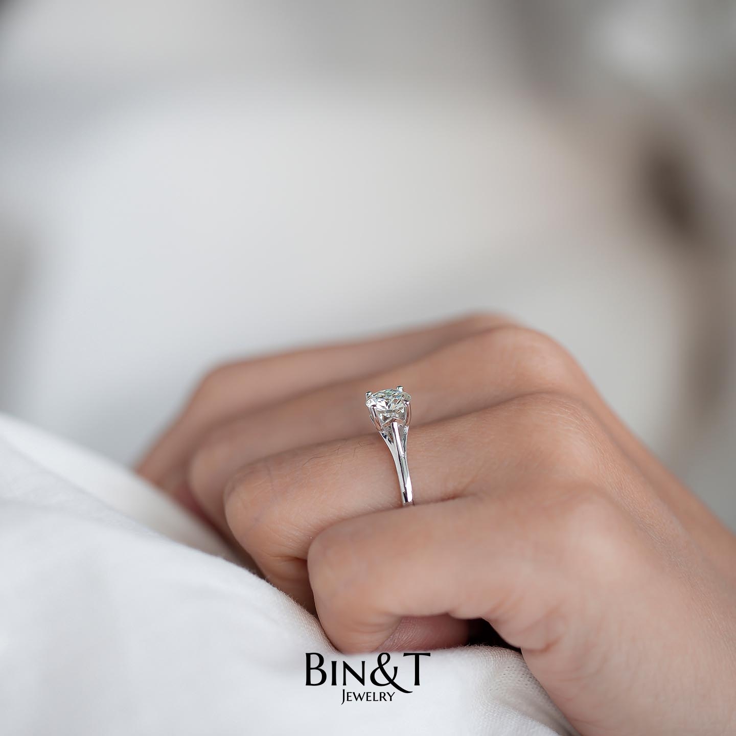 4-PRONG CLASSIC RING