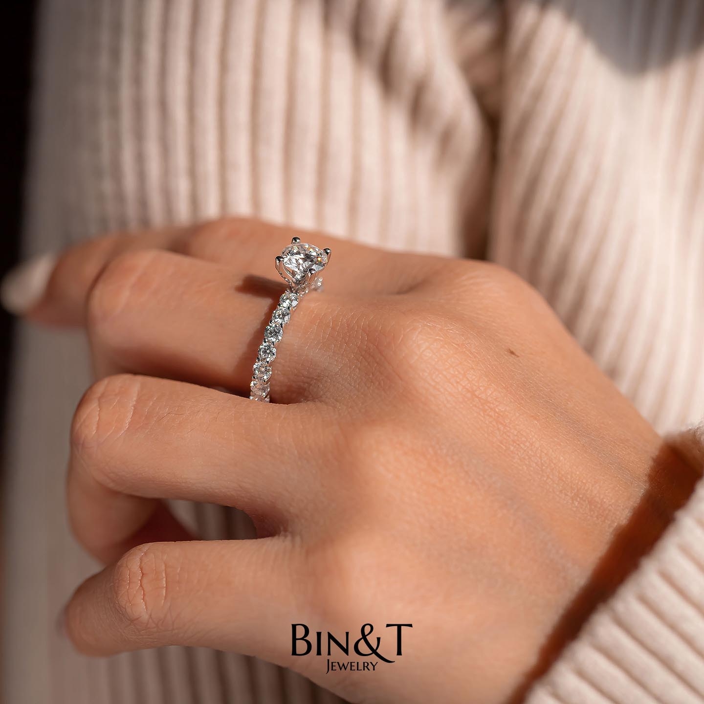 U-PRONG ROUND PAVE RING
