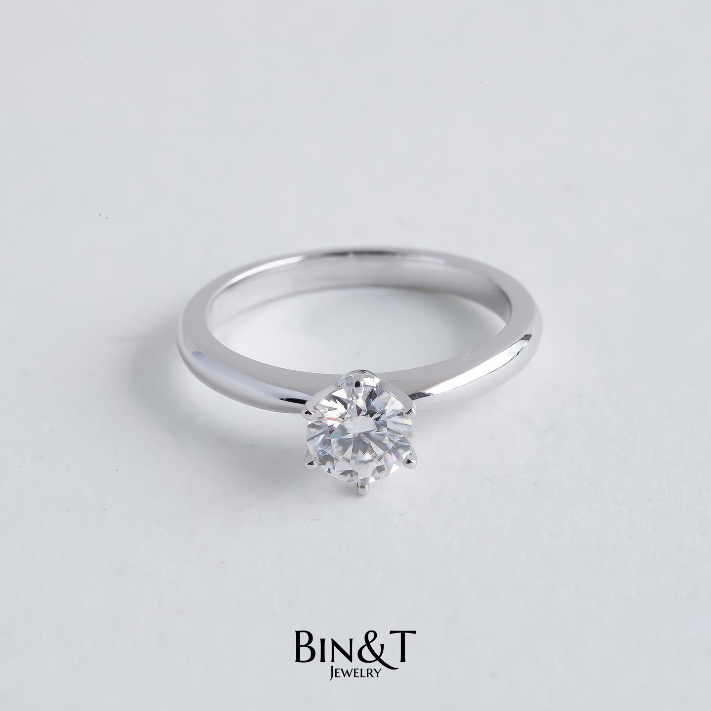 SIX-PRONG CLASSIC RING