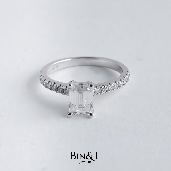 EMERALD CUT PAVE RING