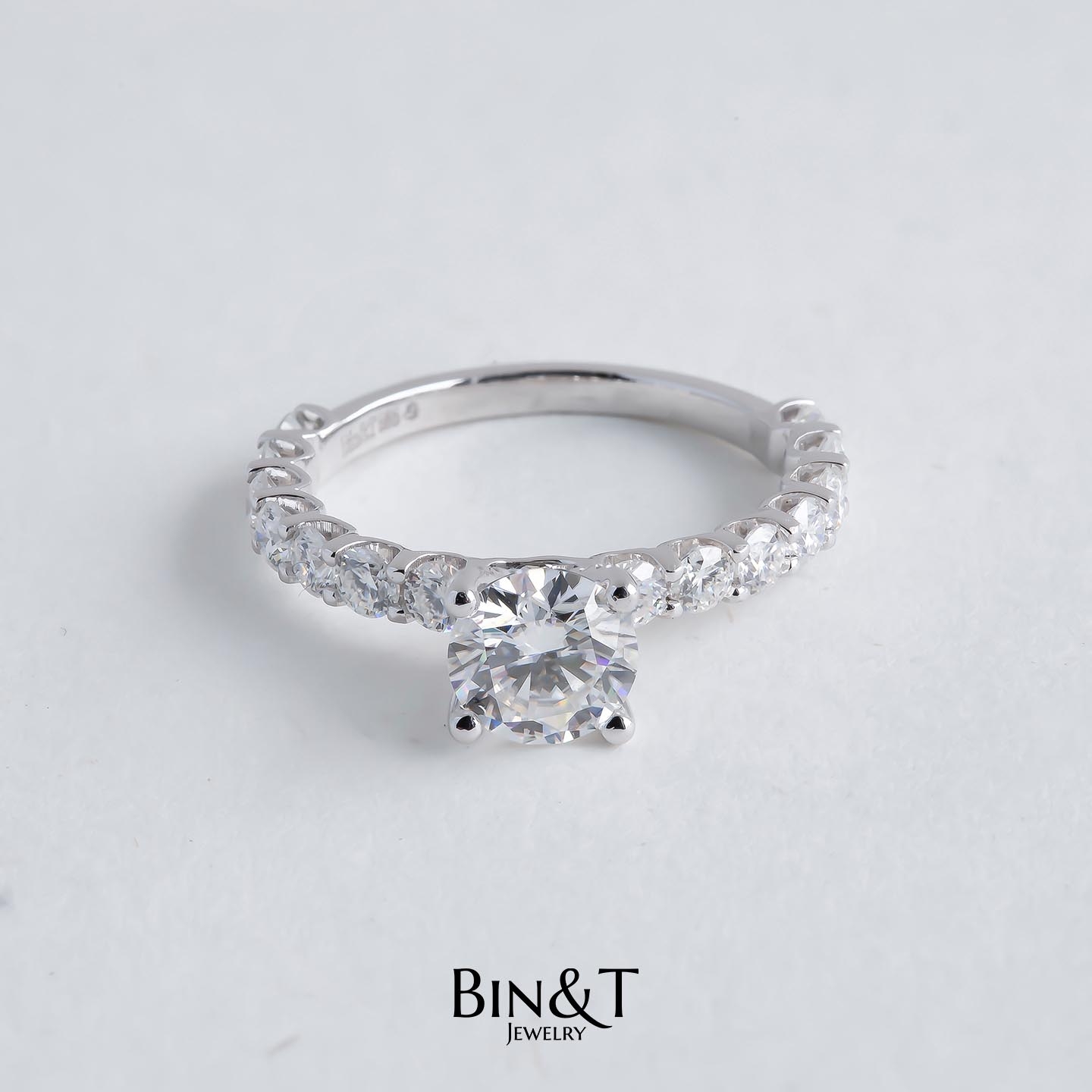 U-PRONG ROUND PAVE RING