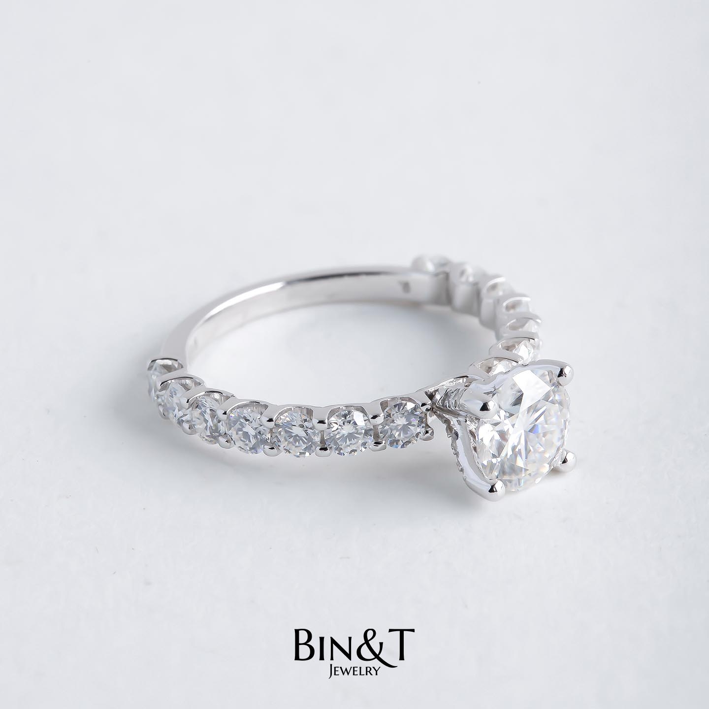 U-PRONG ROUND PAVE RING