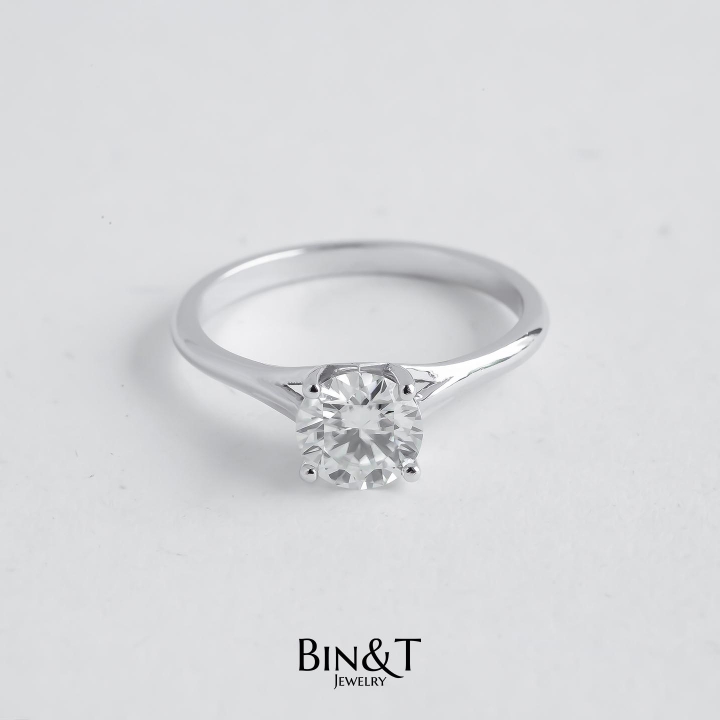 4-PRONG CLASSIC RING