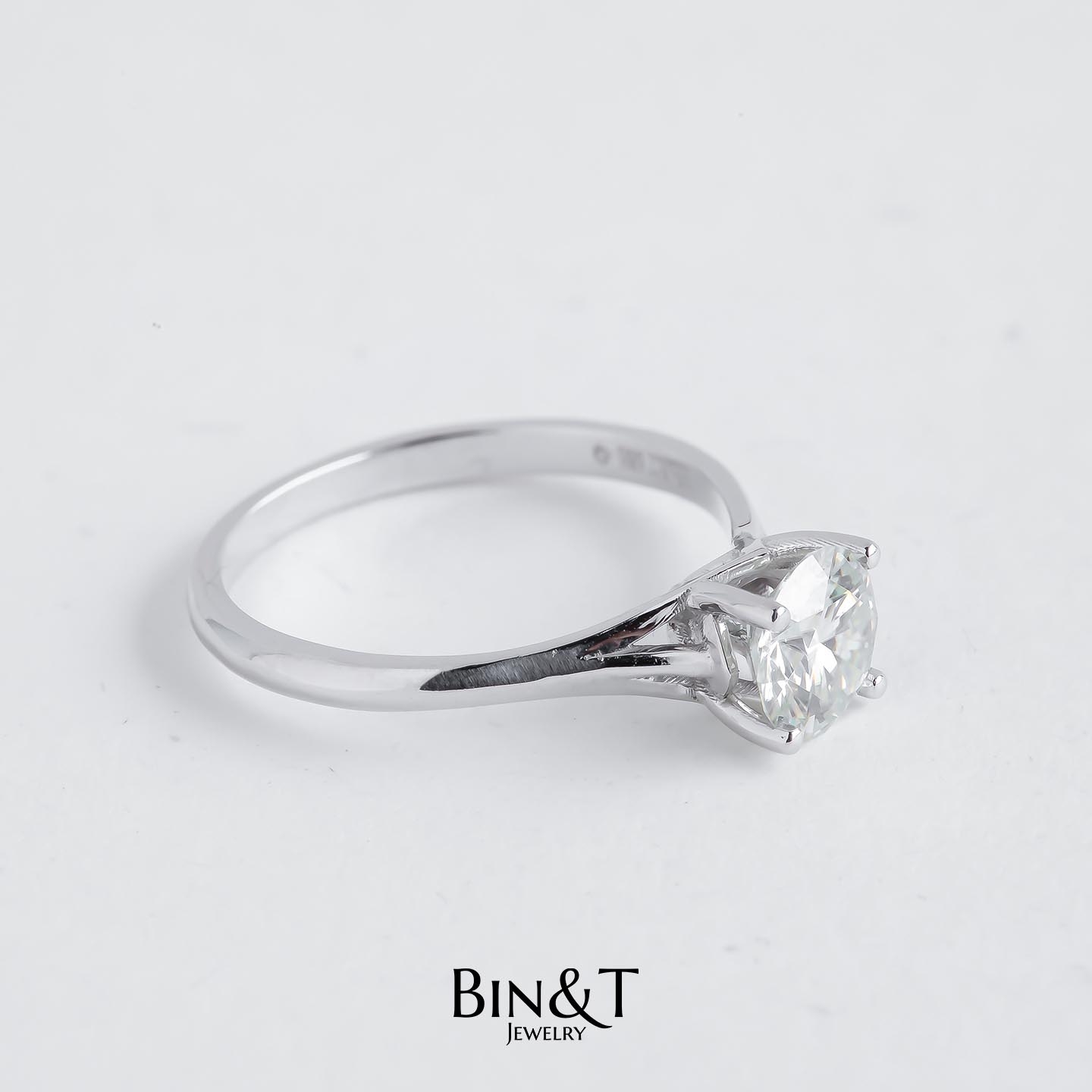 4-PRONG CLASSIC RING