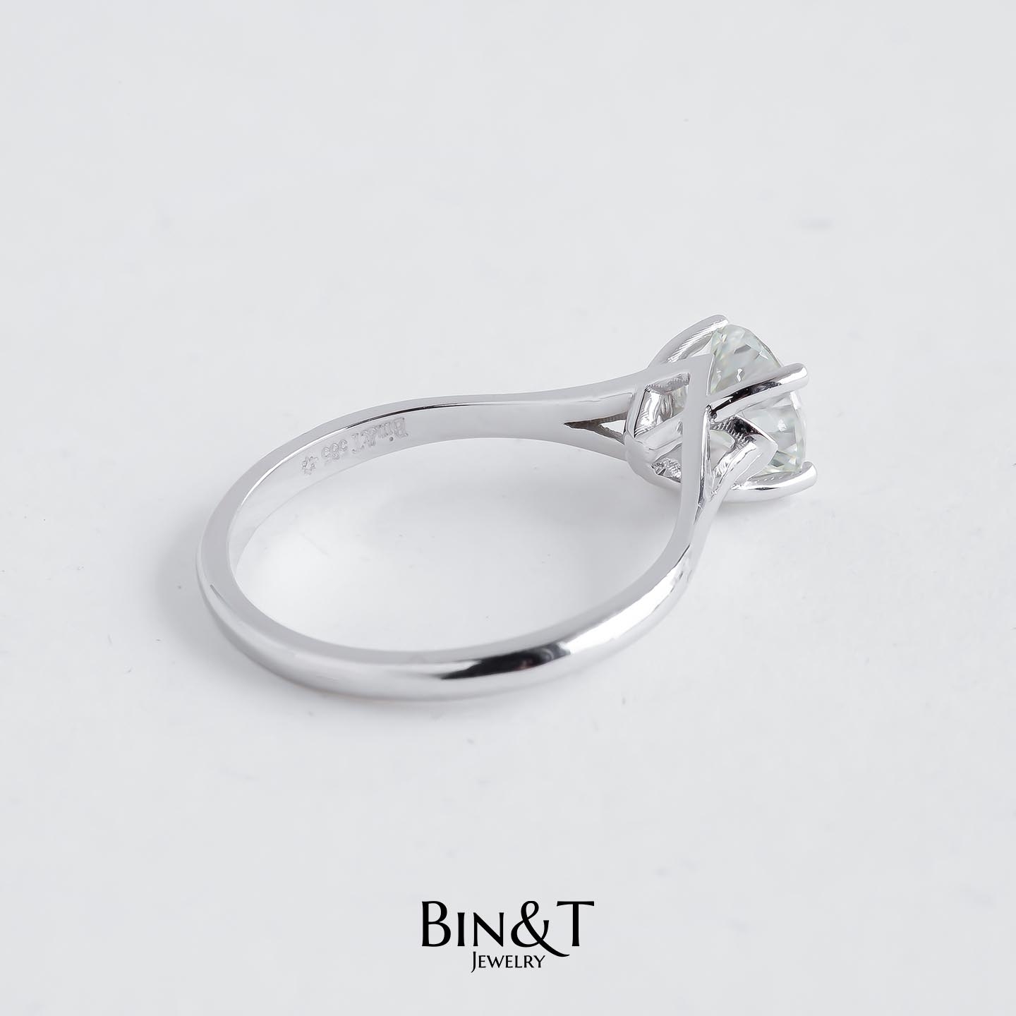 4-PRONG CLASSIC RING